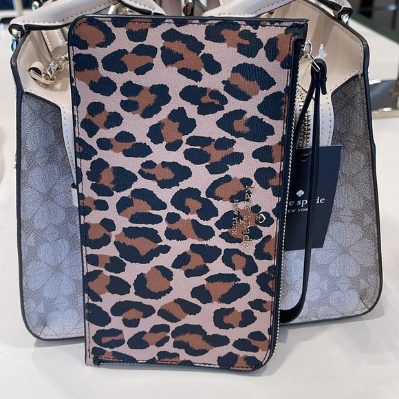 Kate Spade Lucy Leopard Medium L Zip Wristlet
Brown Multi Leopard 
NWT - Picture 6 of 16